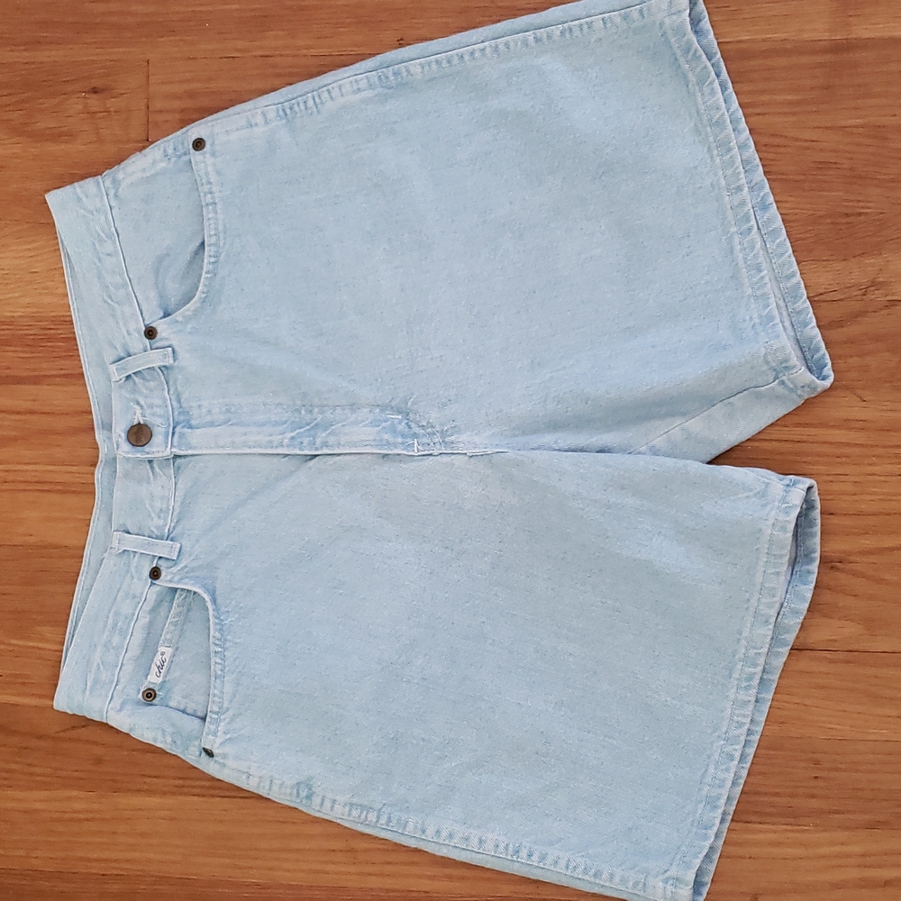 chic Light Blue High-Waist Denim Shorts